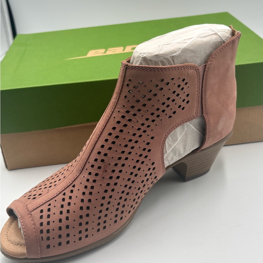 Earth Keri Dusty Rose Soft Buck Peep Toe Perforated Booties Womens 7 Wide - Picture 2 of 9